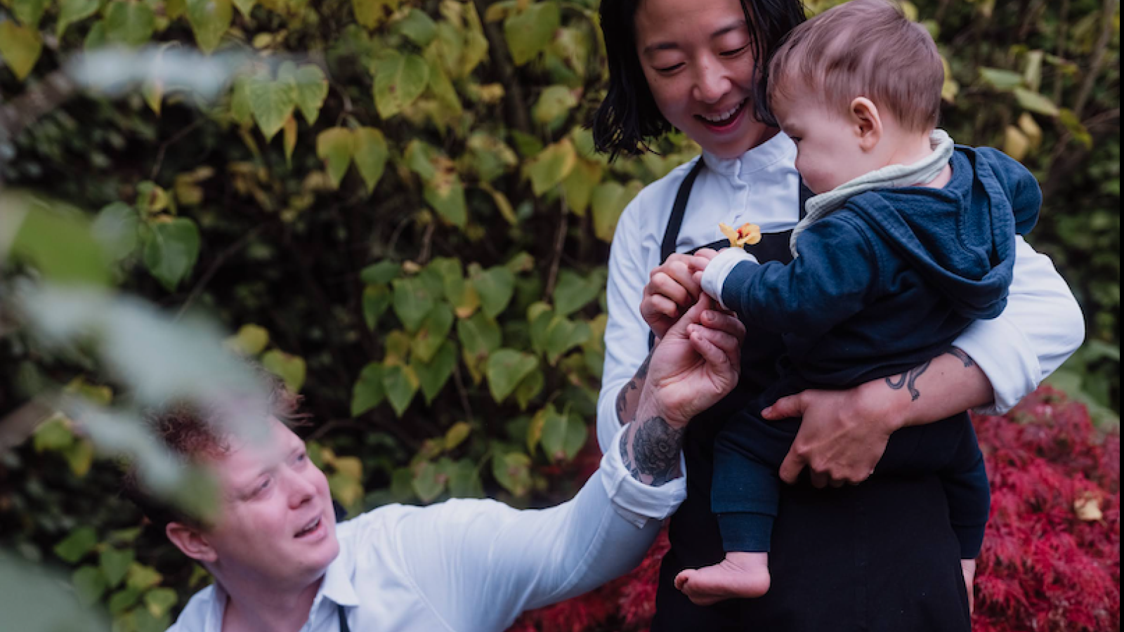 Yuki Lee en Koen van Weert met zoontje Jan